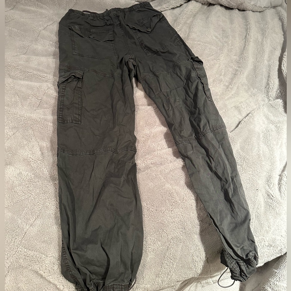 Garage Cargos - Picture 3 of 4